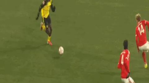 鄒雨宸大中鋒地位日益穩固，攻防轉換出色，受媒體一致揚譽